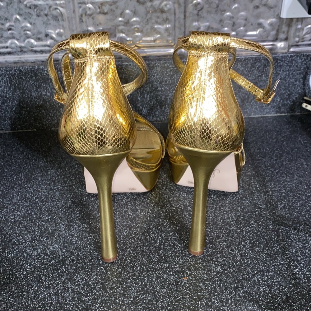 Jessica Simpson Gold Platform Heels - Picture 3 of 8